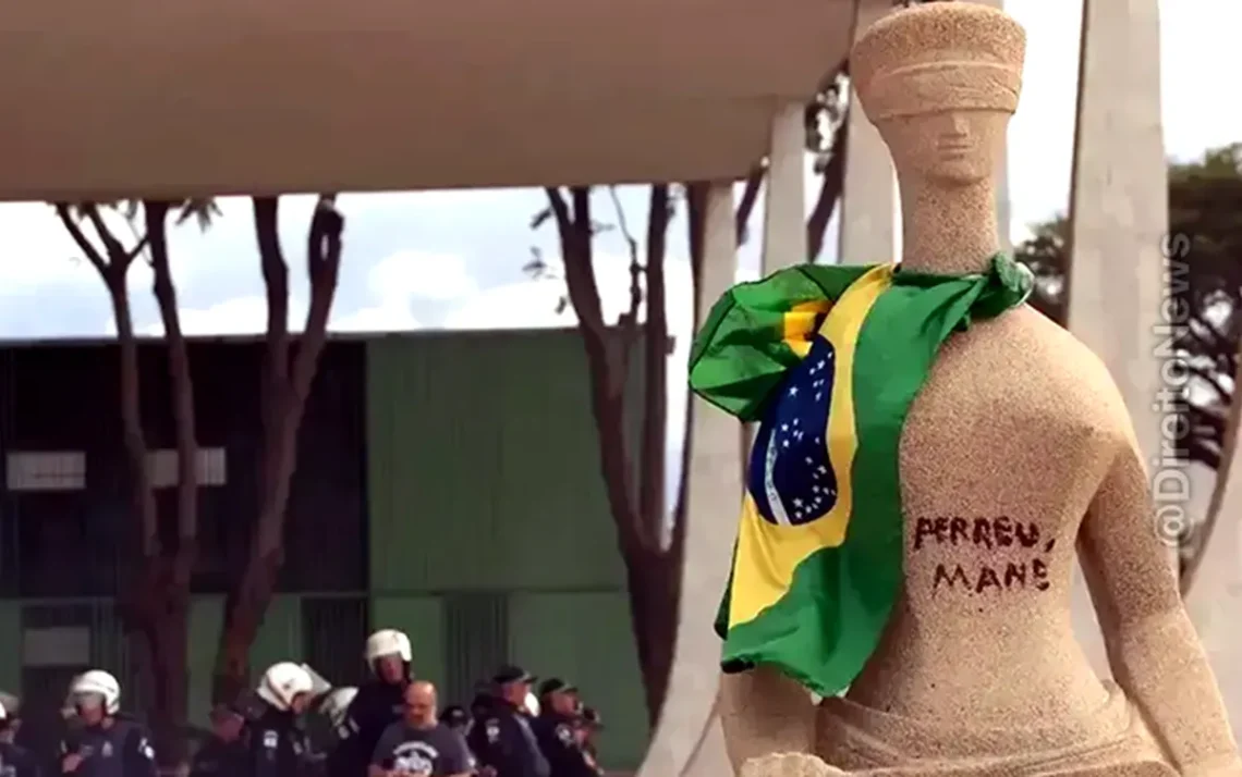 Acusação;