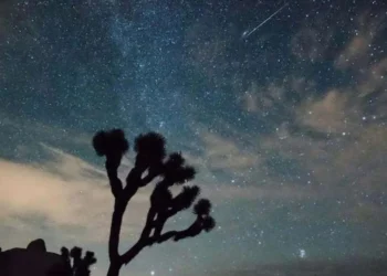estrelas cadentes, corpos celestes, fenômenos astronômicos;