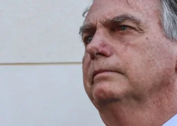 detenção, encarceramento, aprisionamento;