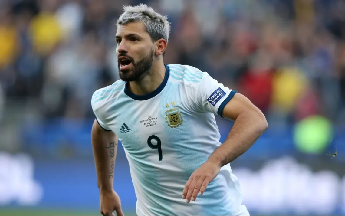 atacante, artilheiro, craque, jogador, fenômeno;