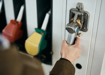 cliente, usuário, comprador, adquirente;