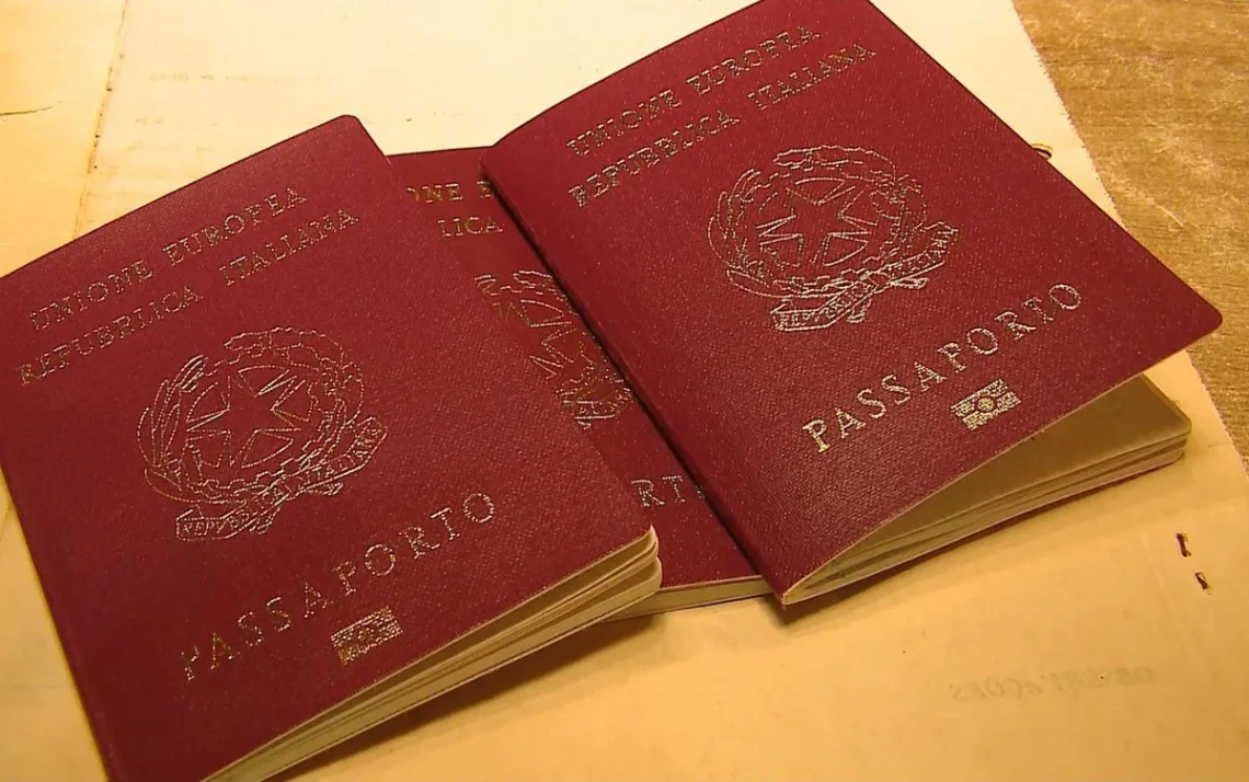 nacionalidade, ascendência, descendência, origem, identidade;