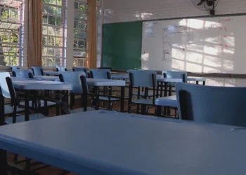educação média, ensino secundário, educação de nível médio;