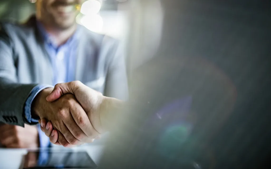 investidores, investimentos, financiamento;