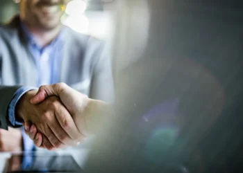 investidores, investimentos, financiamento;