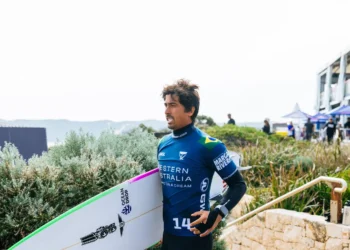 esporte aquático, competição de ondas, esporte de aventura;