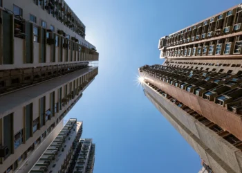 crescimento vertical, desenvolvimento imobiliário, expansão urbana';