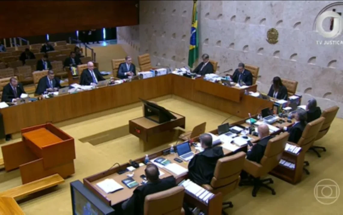 liberdade de expressão, controle de conteúdo, restrição de informação';