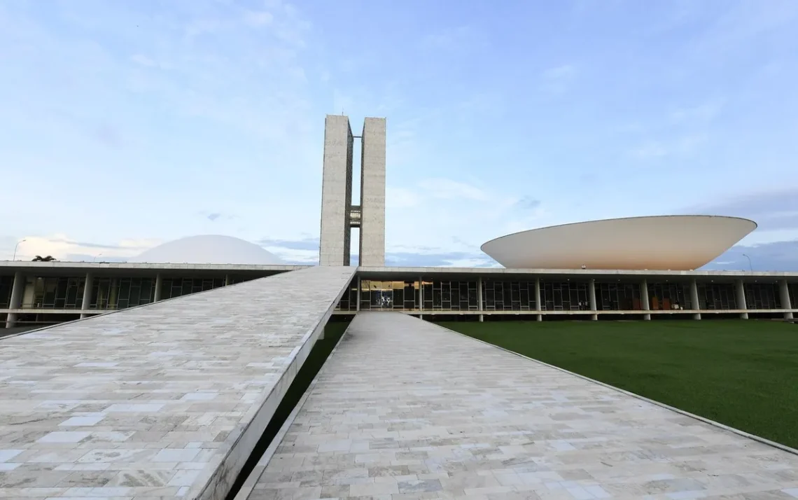 fiscal, econômica, financeira';