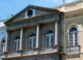 instituições de ensino, faculdades, escolas superiores;