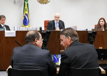 ataque, invasão, derrubada, tomada, assalto';