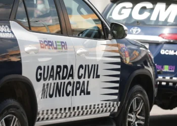 detenção, encarceramento, aprisionamento;